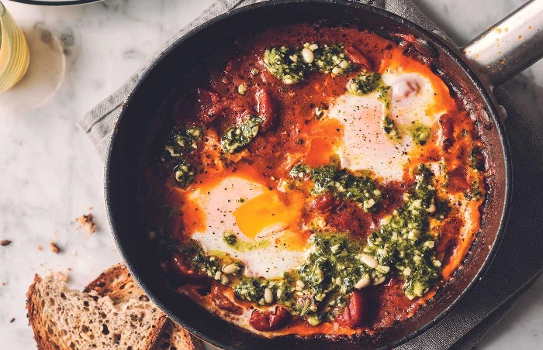 Pesto baked eggs