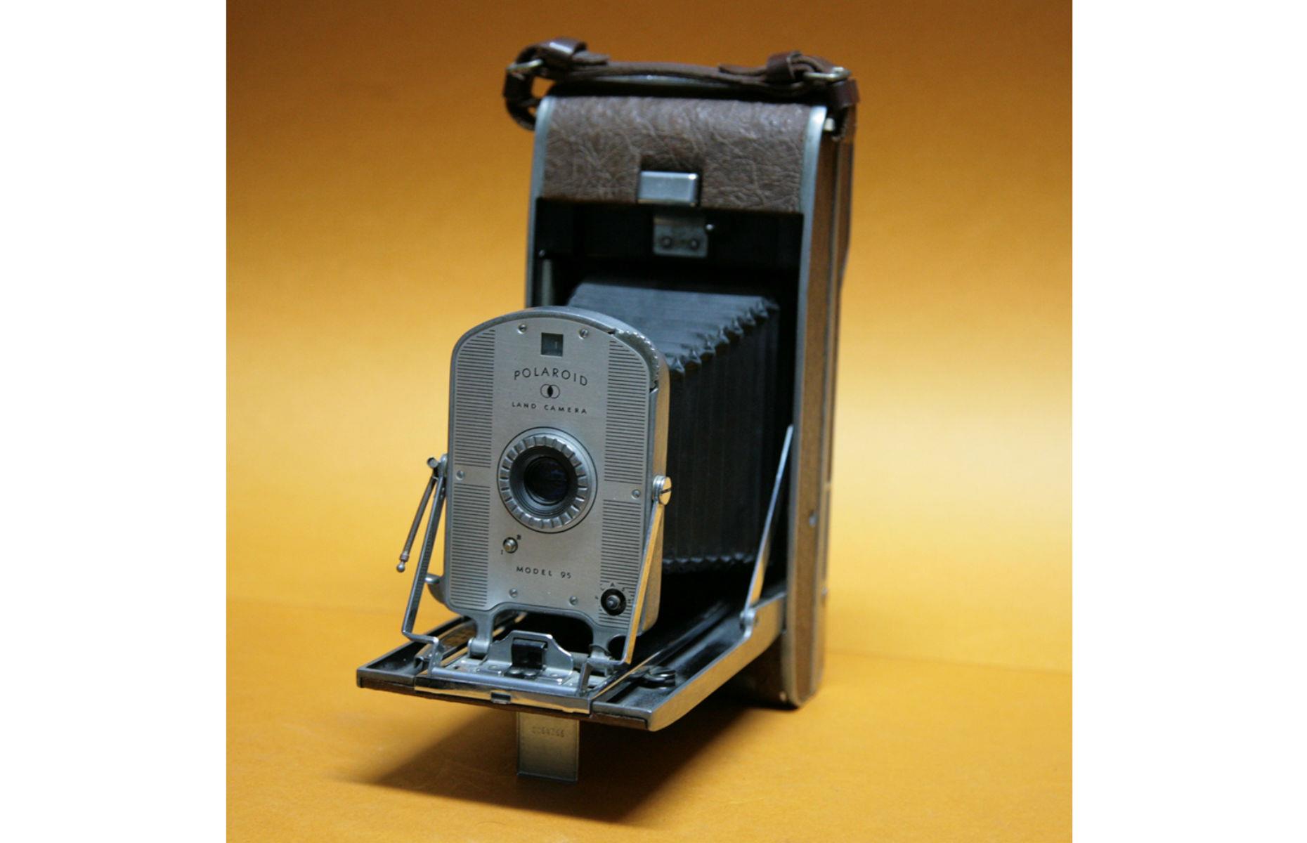1947: instant camera 