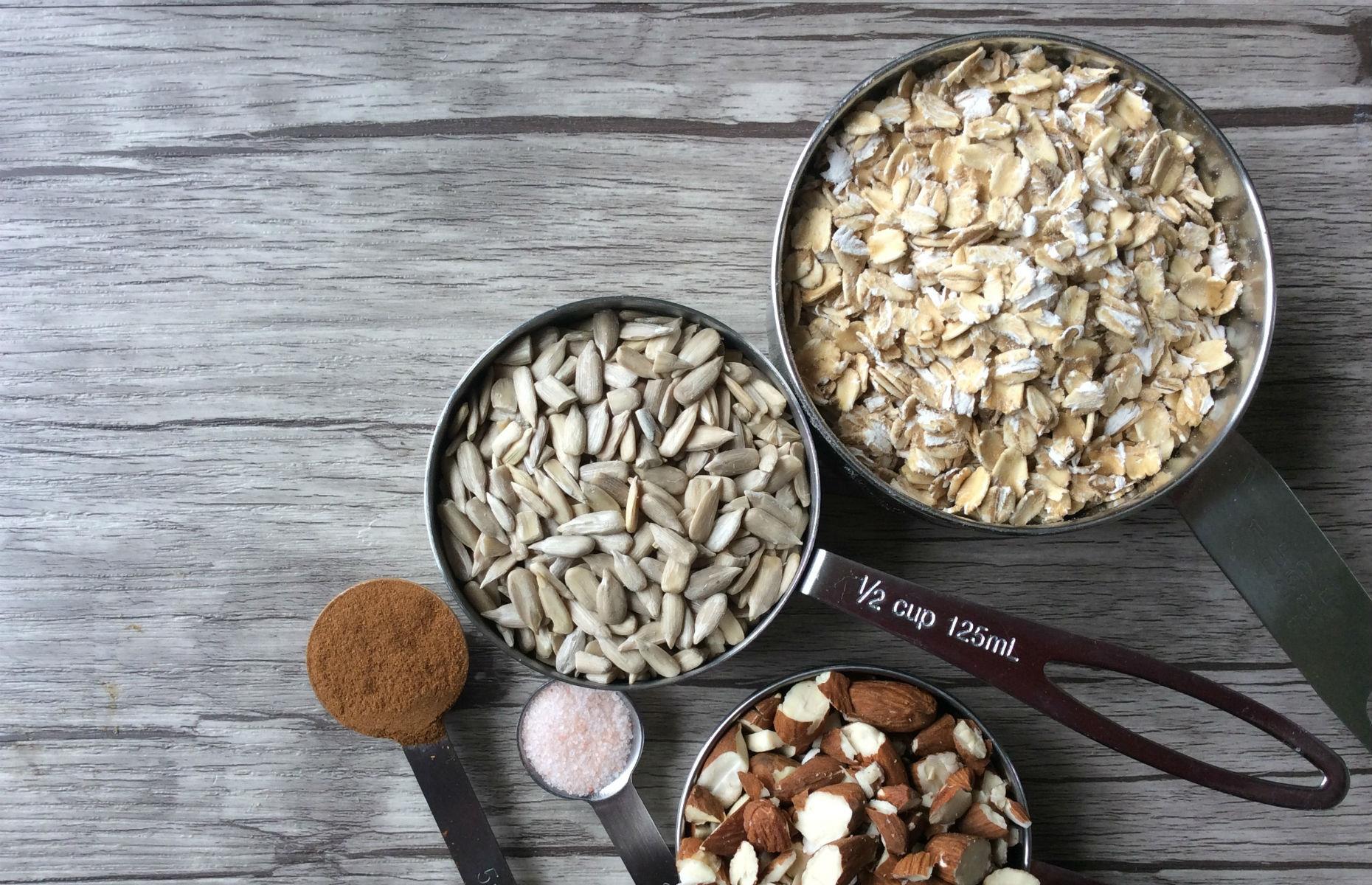 Measuring cups and spoons