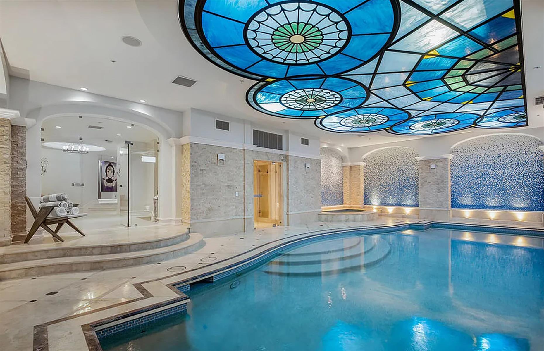 Domino's CEO's Bel Air estate: spectacular swimming pool