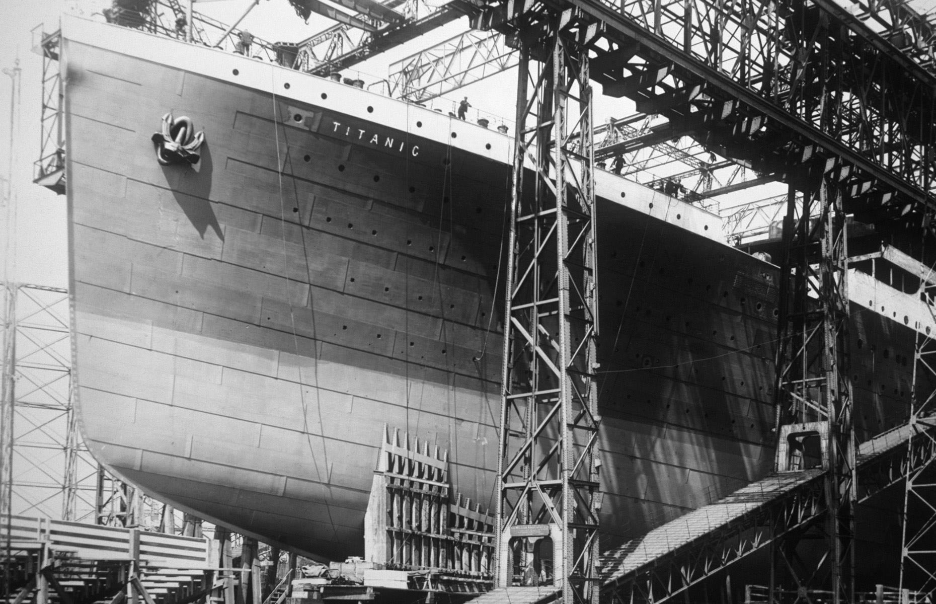 1910: RMS Titanic under construction