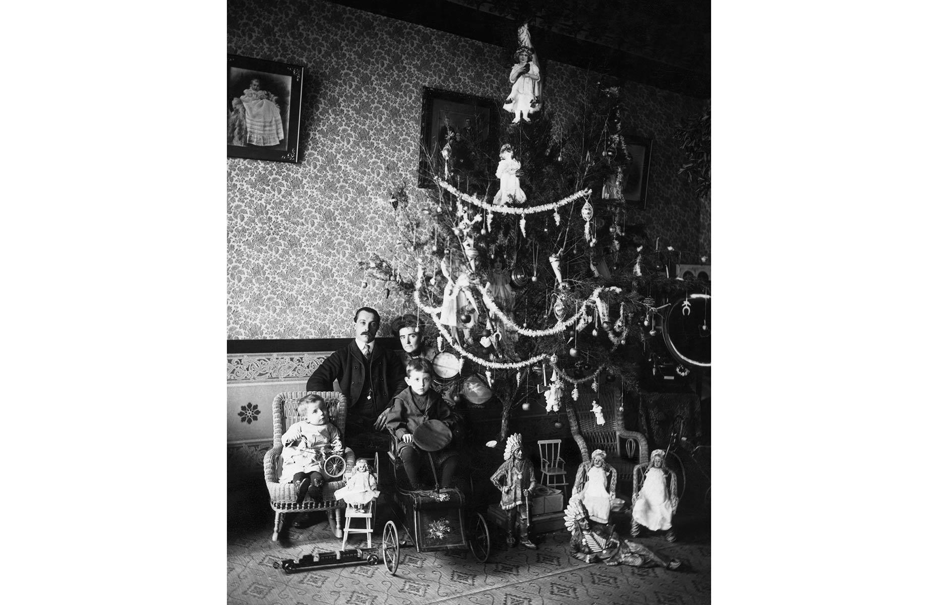 1900s: toy takeover!