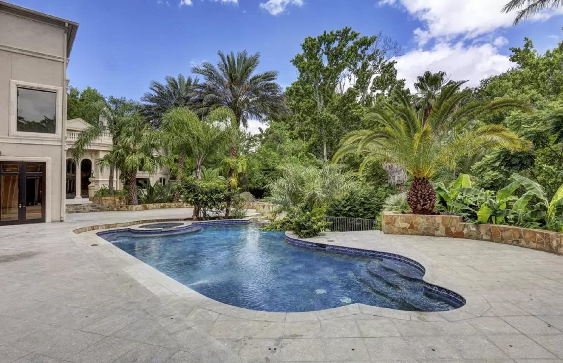 Beyoncé gifts mom a $5.9m (£5.2m) Houston mansion