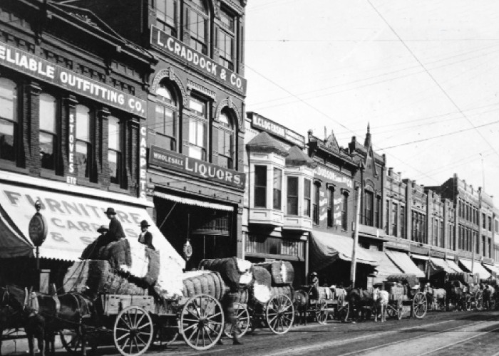 Fascinating then-and-now photos of America's Old West