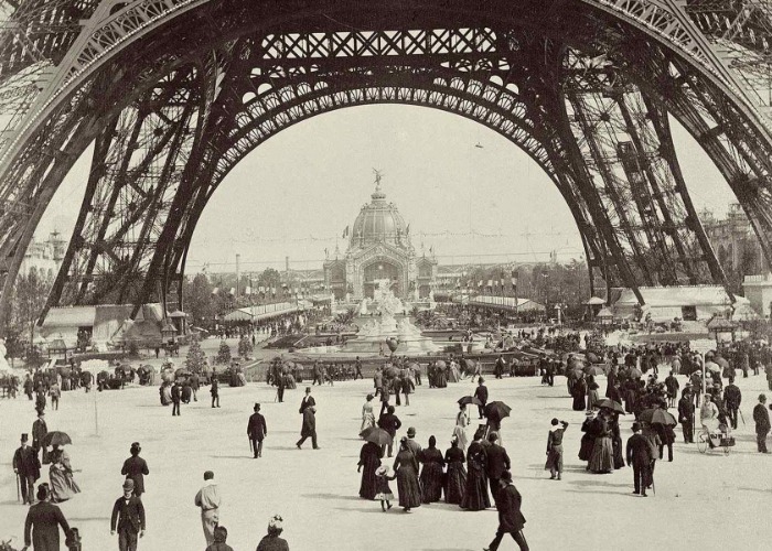 Stunning black-and-white photos that capture the early days of tourism