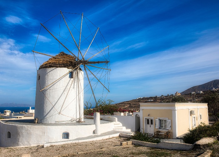 6 ways to get off beaten path in Santorini