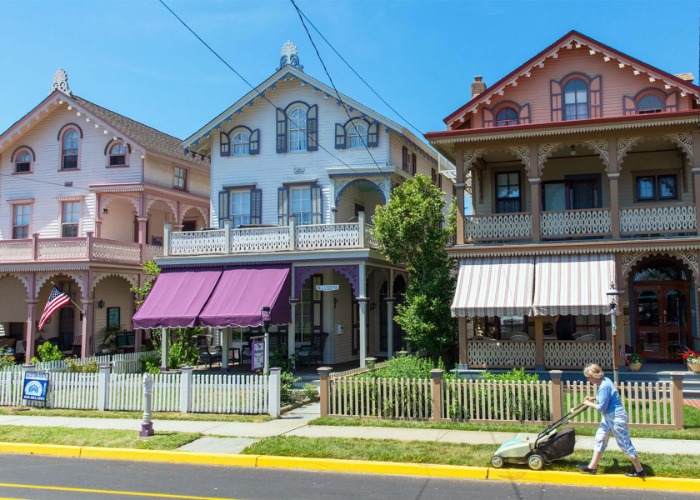 Which US states lead the household net worth rankings?