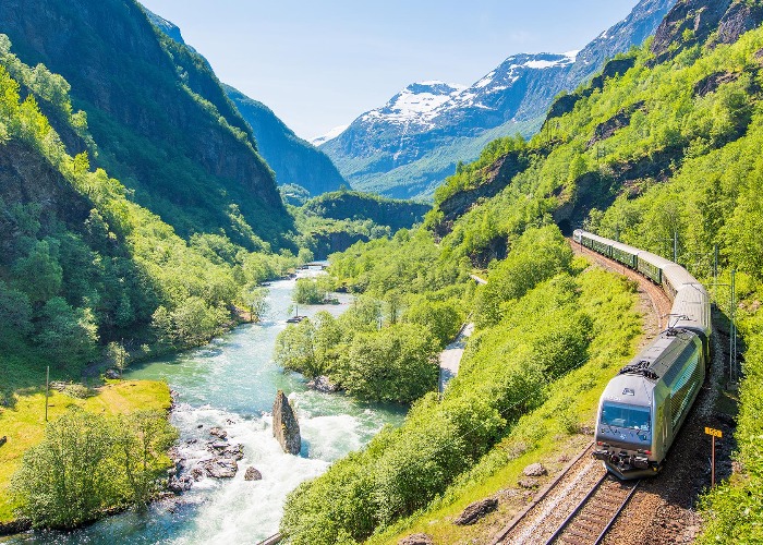 Die schönsten Bahnstrecken weltweit für wenig Geld