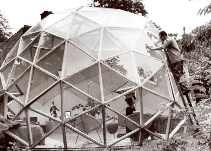 21 rare archive images of strange homes around the world