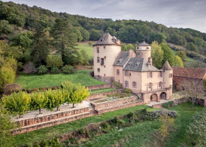 Turn These 10 Abandoned Mansions Into Your Fairytale Dream Home