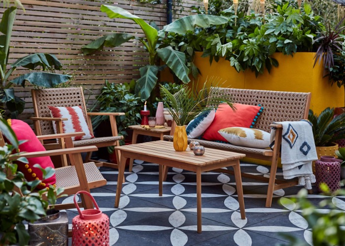 90+ Tips to Spruce Up Your Small Yard 