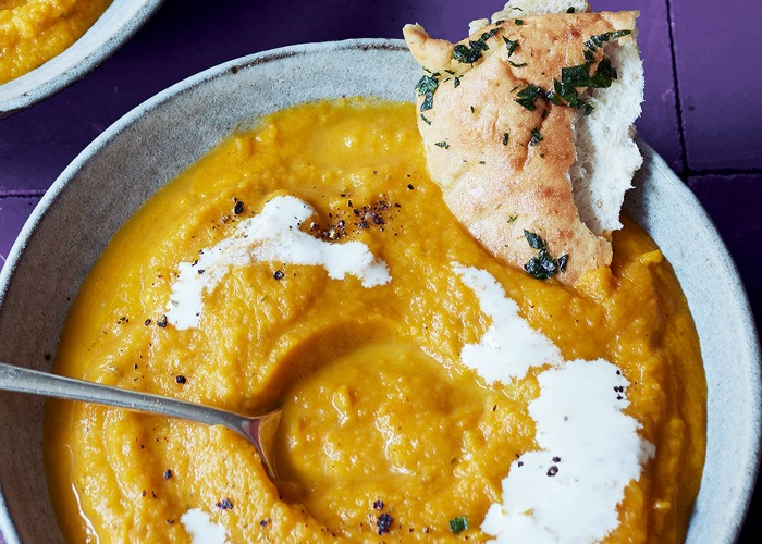 Lisa Faulkner's roasted carrot and sage soup with garlic pittas recipe
