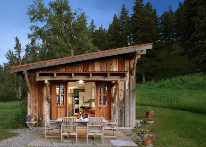 Tiny homes: downsize in style with an adorable carriage house conversion