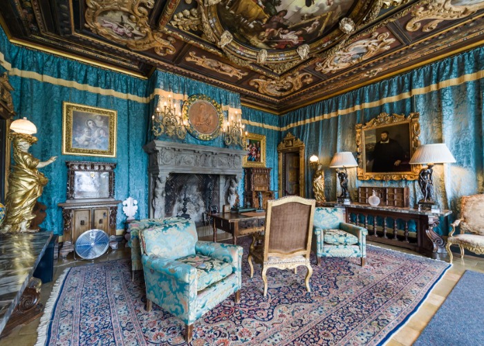 Explore America's Time-Capsule Mansions: 20 Lavish Homes Stuck In The Past 