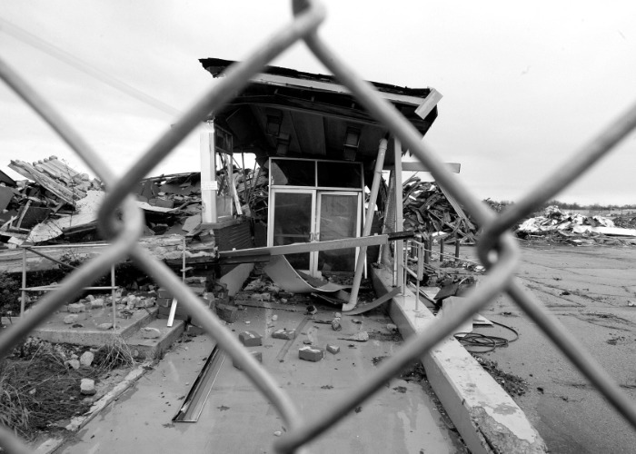 Haunting photos of 7 famous Midwest factories left to rot