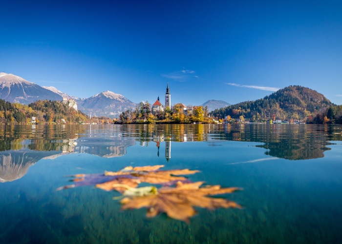 30 breathtaking lakes around the world you NEED to see