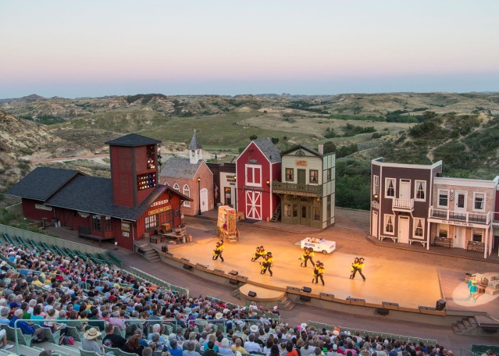 America's Most Magical Midwest Towns You HAVE To Visit