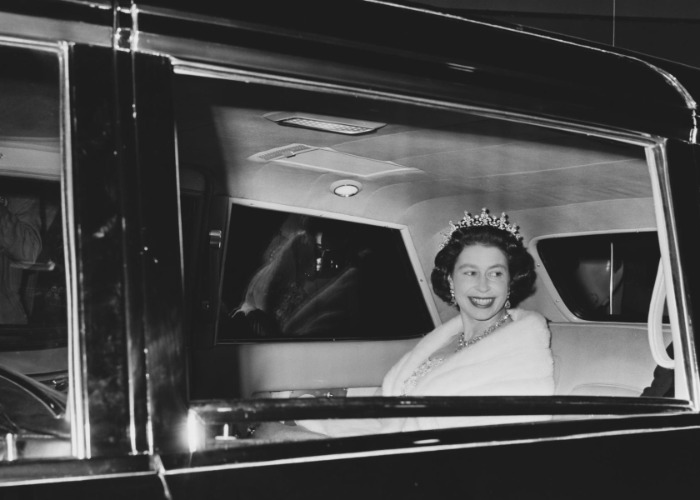 Amazing pictures of the Queen on royal trips abroad over the years ...