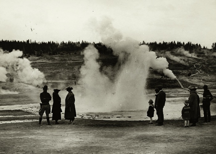 Incredible Historic Images Of Yellowstone Through The Decades ...