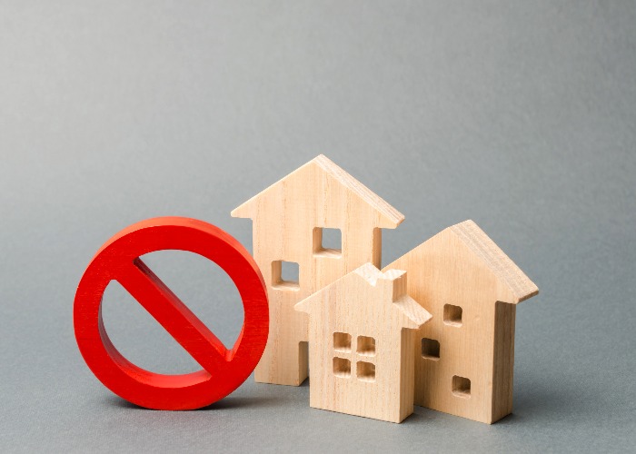 Coronavirus: homebuyers 'should postpone deals' as mortgage lenders drop products
