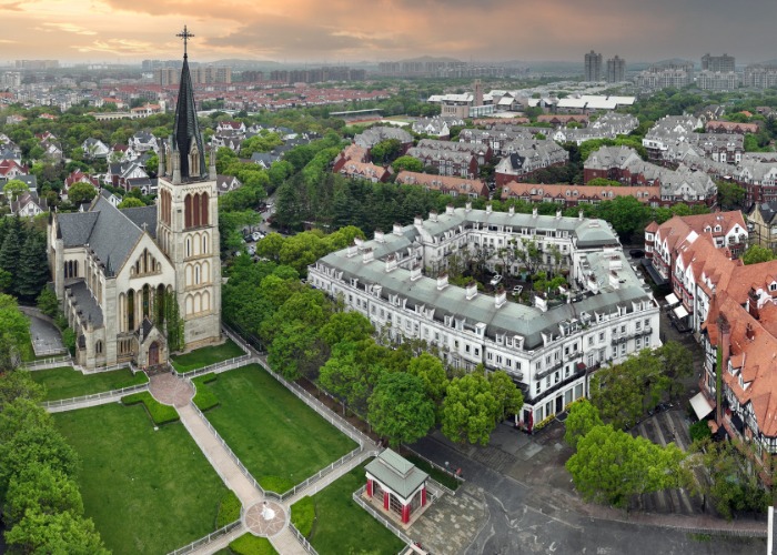 Step Inside Shanghai's Uncanny Copy Of An English Town