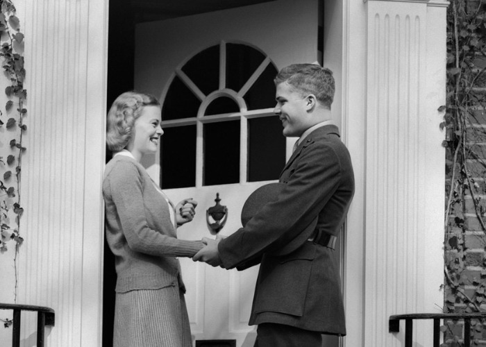 Vintage photos capture American home life in the 40s
