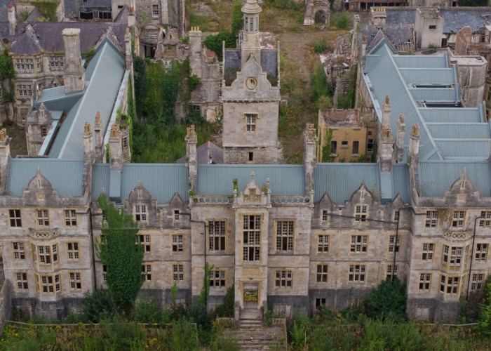 Step inside 13 amazing abandoned UK buildings left to rot