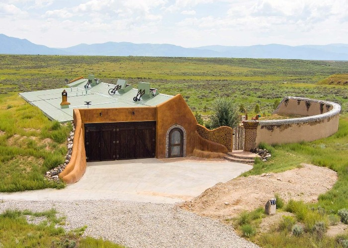 7 amazing Earthship homes for sale that produce their own energy ...