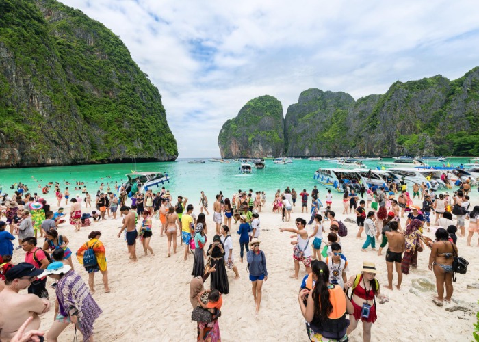 Berühmte Sehenswürdigkeiten, die von Touristenmassen beschädigt wurden
