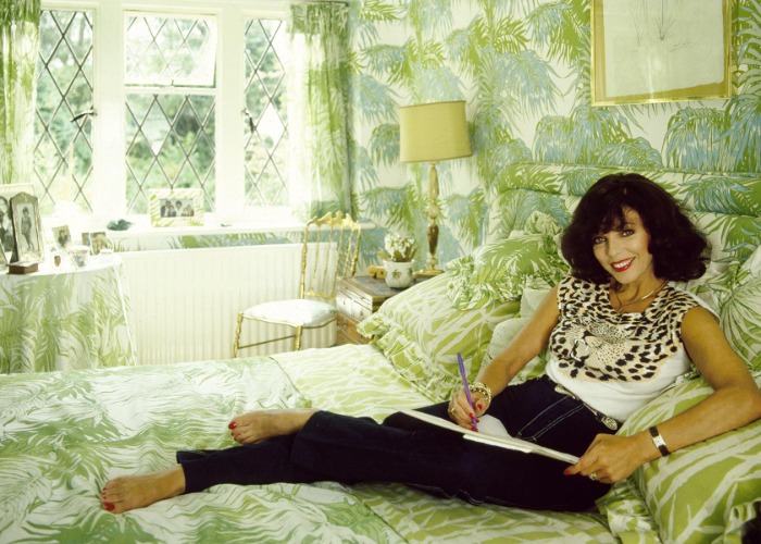 Candid vintage photos capture iconic Hollywood women relaxing at home