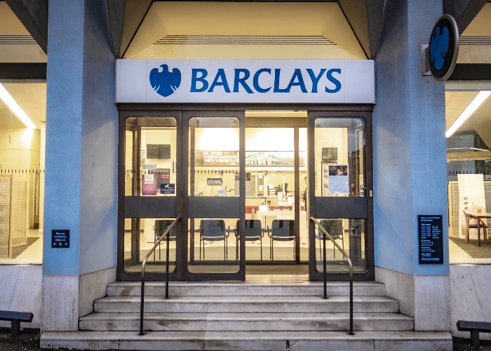Uk Lockdown Bank Opening Times At Barclays Lloyds Nationwide