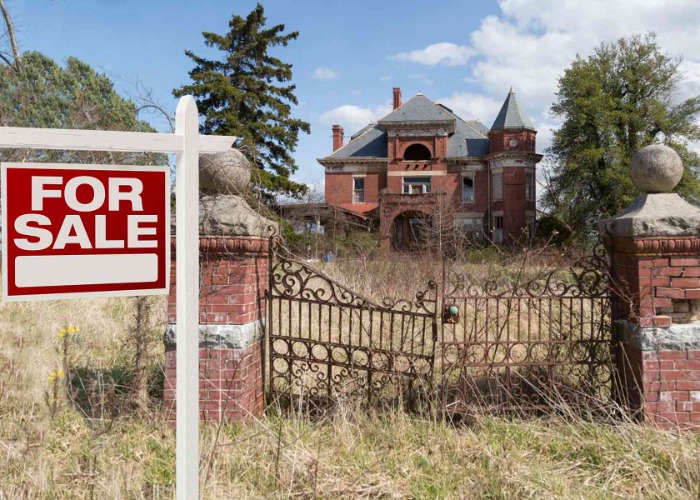 Inside The Curious Mansion Abandoned In The Middle Of A Virginia Golf Course