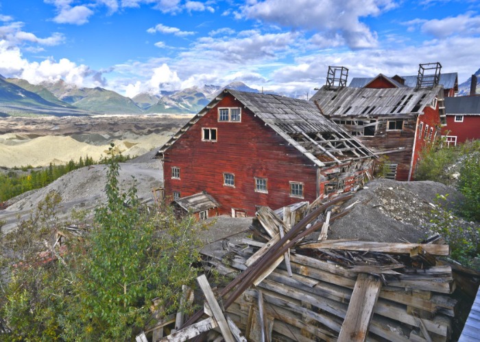 Have You Ever Wondered What America's Abandoned Places Looked Like In Their Glory Days?