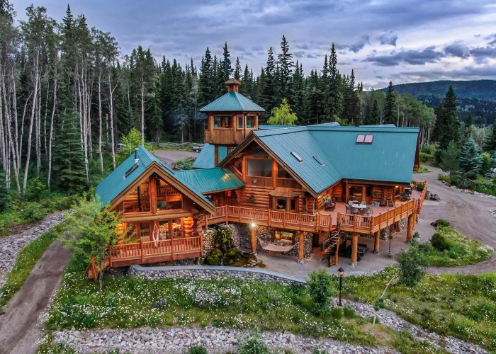 Luxury homes for sale in the Canadian wilderness