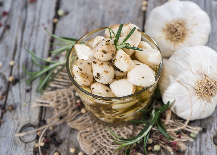 How to make garlic oil