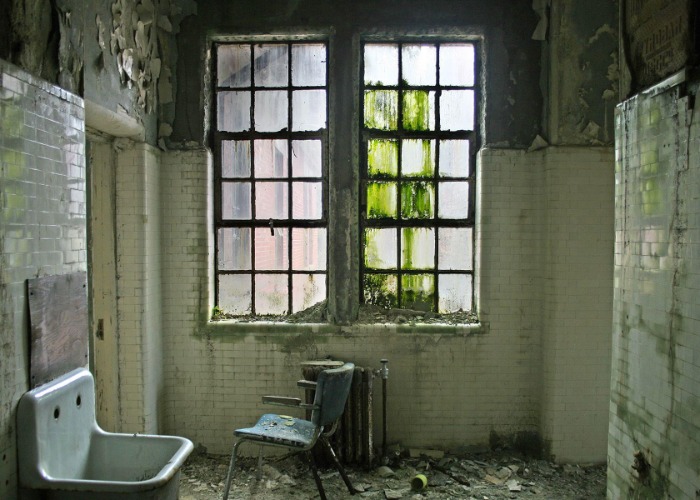 Incredible images of Canada's eeriest abandoned buildings