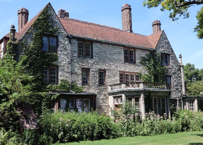 Tour the abandoned Harley Clarke Mansion in Evanston, Illinois