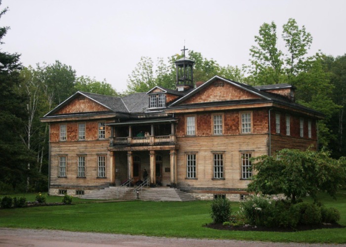 Canada's most incredible abandoned homes left to decay