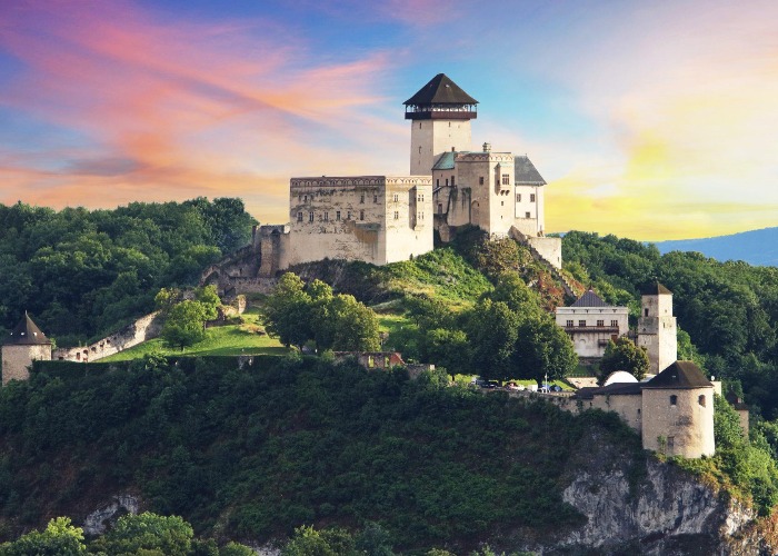 Alte Schlösser und Burgen, die abseits der Touristenströme liegen