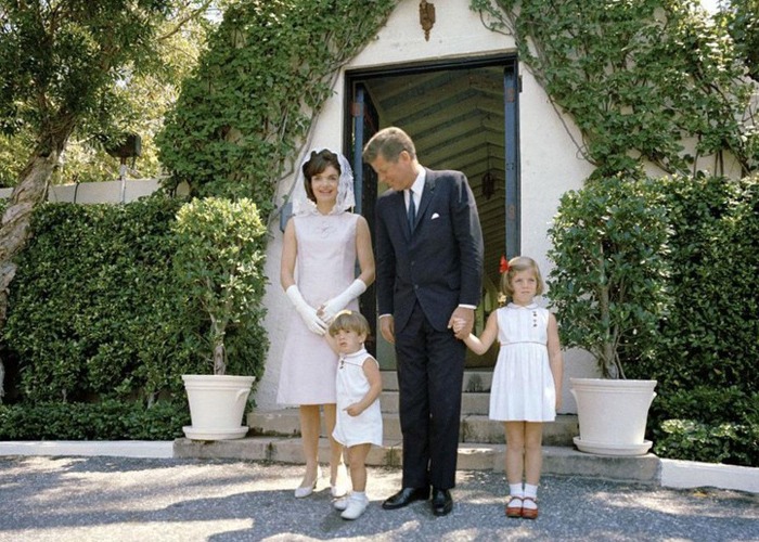 From the Kennedys to the Gettys: amazing homes of the world's most ...