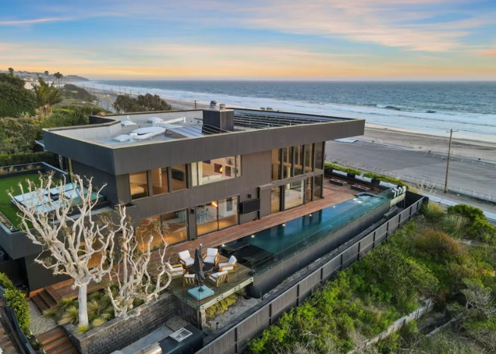 11 stunningly beautiful beach homes