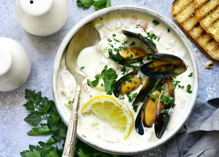 Mussel, onion and parsley chowder recipe