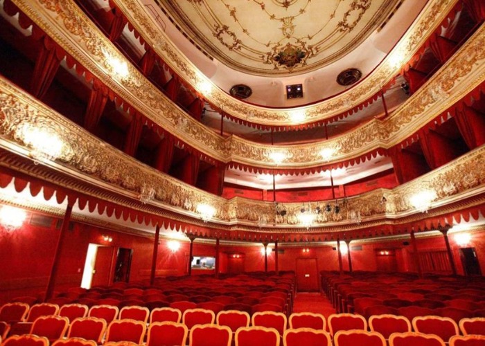 Visit these 30 amazing destinations famous from the movies