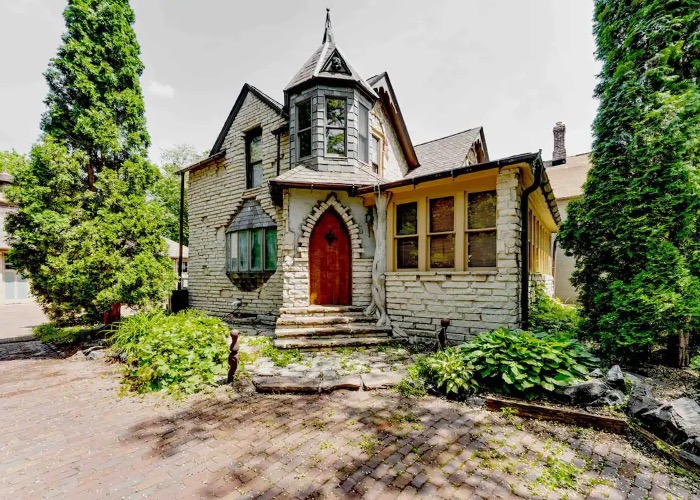 Are You Brave Enough To Spend The Night In The Spookiest Airbnbs In The US? 