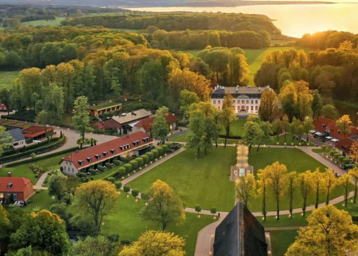 Tour 8 incredible billionaire homes that reveal how the super-rich really live
