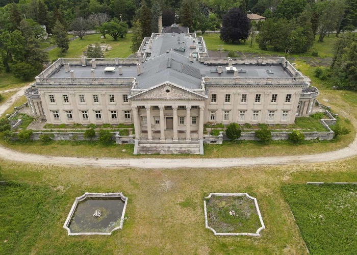 Wie eine verlassene Luxusvilla jetzt wieder zum Leben erwacht
