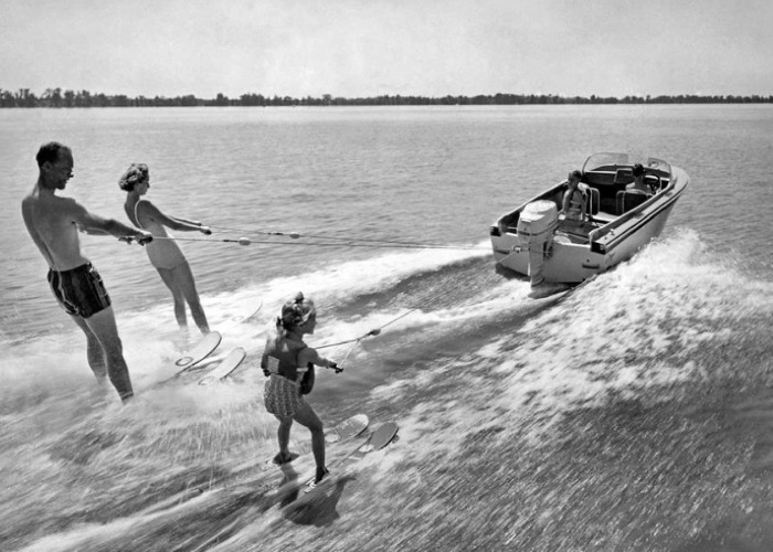 The history of beach vacations captured in vintage photos