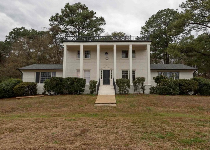This abandoned Alabama senator's mansion is a remarkable time capsule