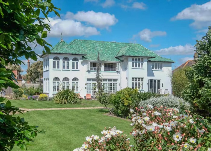 8 gorgeous Art Deco mansions, including a celebrity's