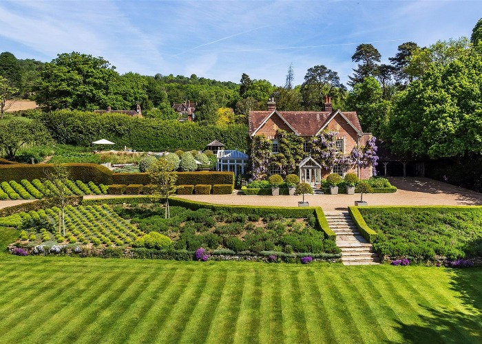 Stunning luxury properties for sale in Surrey
